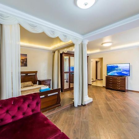 Шикарная Квартира Возле Костёла В Центре Kiev Eksteriør bilde